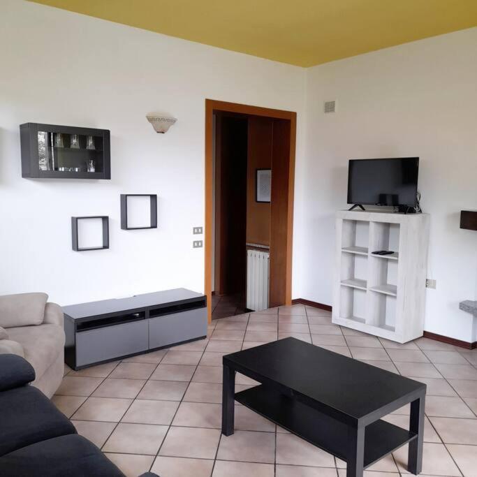 Villa Il Vecchio Kiwi - House With Private Garden Oleggio Castello Exterior foto
